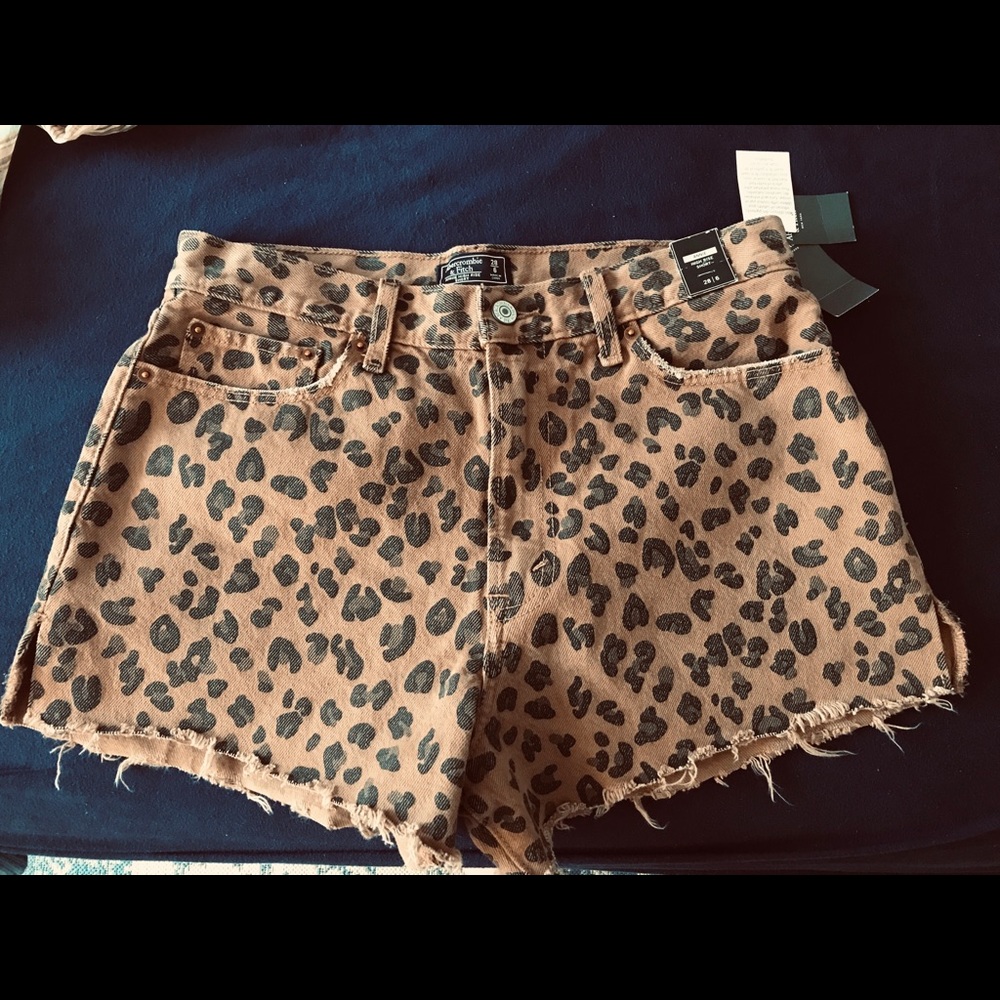 NWT leopard print shorts Abercrombie & Fitch